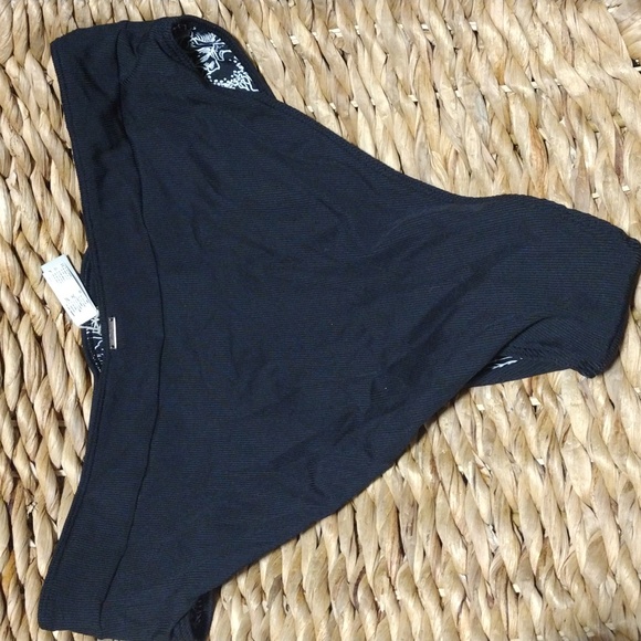 🆕 Maaji reversible Black and white swim bottom - Picture 4 of 8